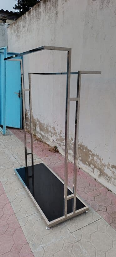 вешалка для брюк и рубашек напольная: Paslanmayan poladdan hazırlanmış bu müasir paltar asqısı həm — 1