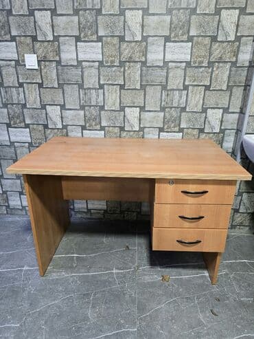 svarka aparati satilir: Б/у, Для сотрудника, Квадратный стол — 2