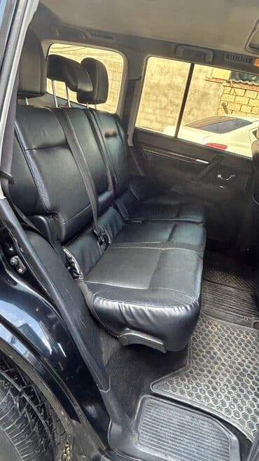 qoşqu lapet: Mitsubishi Pajero (IV nəsil) SUV - Gövdə: 5 qapılı, qara rəng, tam — 7