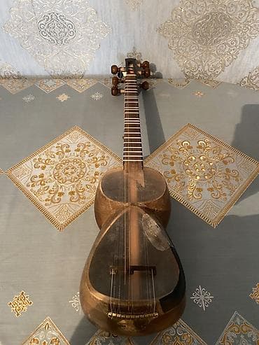 musiqi aleti: Tar gördüyünüz kimi çox gözel veziyyetdedi Azerbaycanda iki 3 denedi o — 4