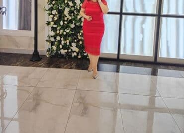 qirmizi qisa donlar: Qadın üçün qırmızı kokteyl/qonaqlıq donu - Model: Dizə qədər, bədənə — 2