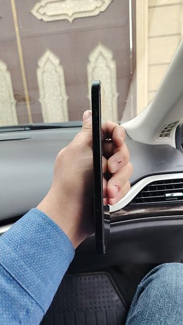 irşad iphone 11: IPhone 15, Qara — 5