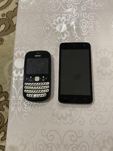 telofonar: Iki telefon birlikdə. 1) Nokia Asha 200 seriyası tipli düyməli — 5