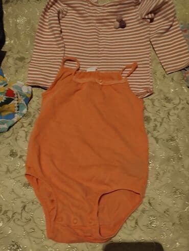 ziyafet geymleri: Məhsul paketi: ayaqqabı və geyim 1) Qırmızı idman ayaqqabıları - — 21