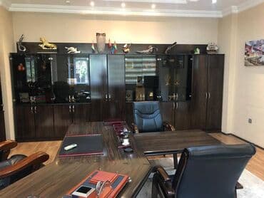 аренда торгового места в магазине: Gənclik metrosuna yaxın yol kənarı ümumi sahəsi 220 kv,m olan, obyekt — 17