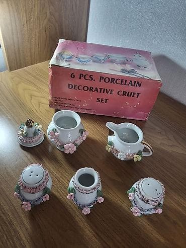 qab gülləri: 6 hissəli porcelan dekorativ cruet dəsti Qutulu komplet. Üzərində “6 — 2