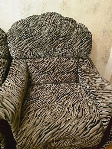 kunc divan gence: Zebra naxışlı dəst – 1 divan + 2 kreslo Divan kreslo islenmis.Tecili — 2