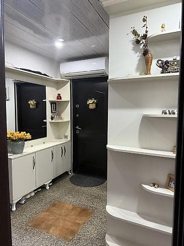 Mənzillər: Bakı, 8-ci kilometr, 3 otaqlı, Köhnə tikili, m. Xalqlar Dostluğu, 74 kv. m — 8