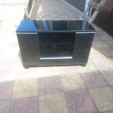 Düz TV altlığı, Polkalı, Şüşəli