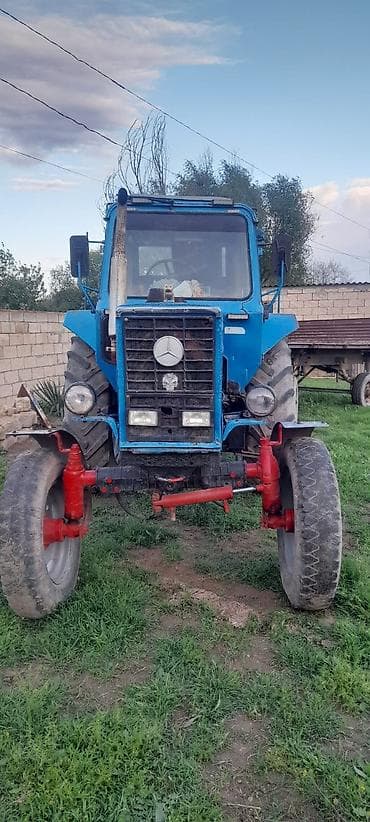 trator 80: Mavi rəngli təkərli kənd təsərrüfatı traktoru Texniki xüsusiyyətlər — 1