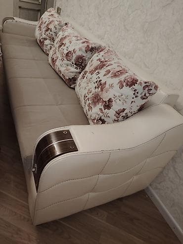 pərdə və divan: Divandin şəkiıdə necə görünür elədir — 2