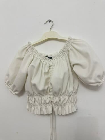 женские футболки и майки в полоску: Ağ rəngli qadın bluzası – “ILE” markası Ölçü: USA M (etiketdə — 1