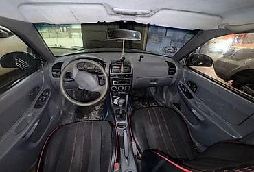 panel satisi: Hyundai Accent sedan (GLS), qara rəng. Texniki xüsusiyyətlər:mator — 5