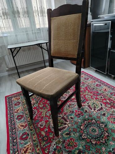 5 stul.
Biri 11 manatdir lalafo.az -da 5 stul.
Biri 11 manatdir