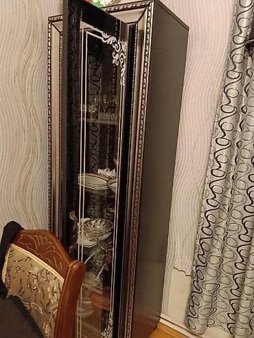 Şüşəli vitrin dolabı - Material: MDF/Laminate korpus, ön hissə tam at lalafo.az Şüşəli vitrin dolabı - Material: MDF/Laminate korpus, ön hissə tam
