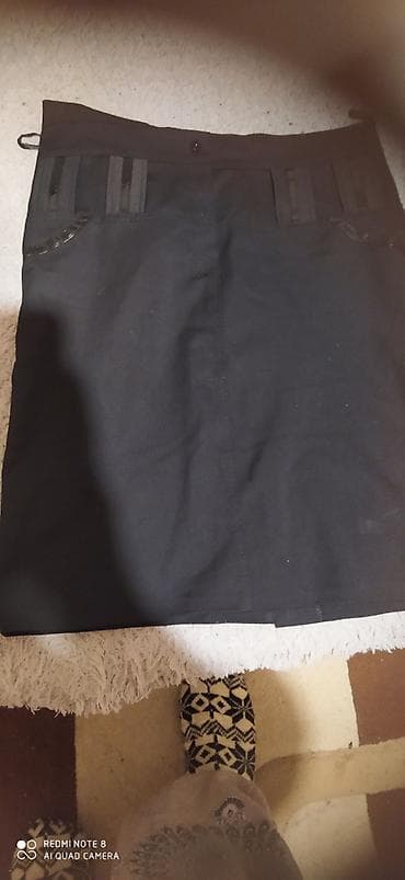 Cinslər: Qadın ətəyi – qara rəng - Klassik düz kəsim, dizə yaxın uzunluq - Ön — 1