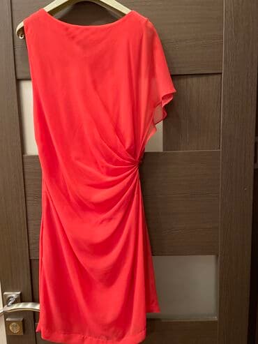 коктейльные платья в баку: Guess mağazasından 200 azn alınıb. 50 azn satıram — 2