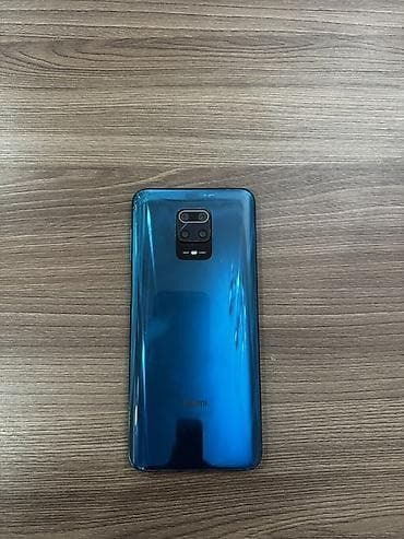 Xiaomi Redmi (mavi rəngli) smartfon - Arxa tərəf: parlaq mavi şüşə