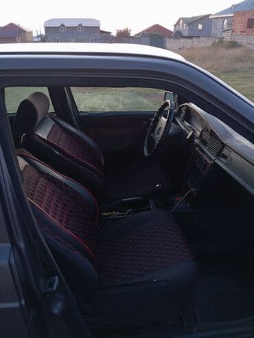 mersedes disk r15: Mercedes-Benz 190: 2 l | 1992 il Sedan — 4