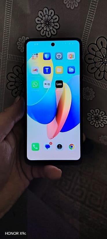 a 40 telefon: Tecno Spark 20 — 1