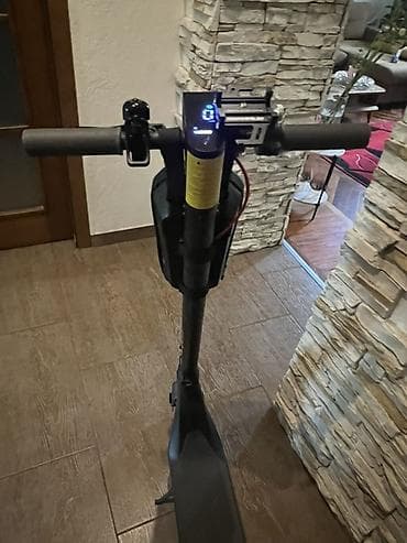 electro gitara: Xiaomi elektrik skuter. Şəkillərdə qara rəngli, minimalist dizayna — 4
