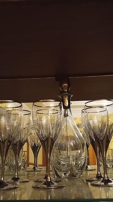 açar desti: Şüşə qrafin və qədəh dəsti - Klassik üslubda şüşə qrafin və uyğun — 1