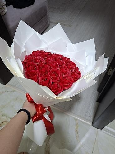 Qırmızı güllər buketi – elegant hədiyyə - Tərkib: çoxsaylı qırmızı