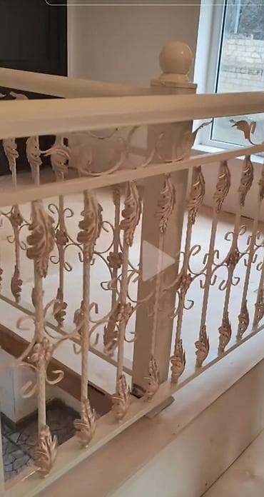 pencere kilidi: Dəmir məhəccər və pəncərə barmaqlıqları – dekorativ döymə elementli — 10