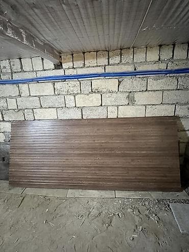 qaraj darvazasi: Mebel daraq panel. - Rəng: tünd qəhvəyi (ağac fakturalı). Ölçüsü  — 3