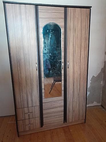 taxta rəf: Güzgülü paltar şkafı - Material: laminat örtüklü MDF, taxta — 1