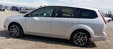 san disk: Ford Focus Wagon – gümüşü rəng, universał kuzov Xüsusiyyətlər: - — 4