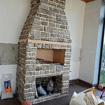 Təbii daş görünüşlü, klassik dizaynda manqal/şömine ocağı