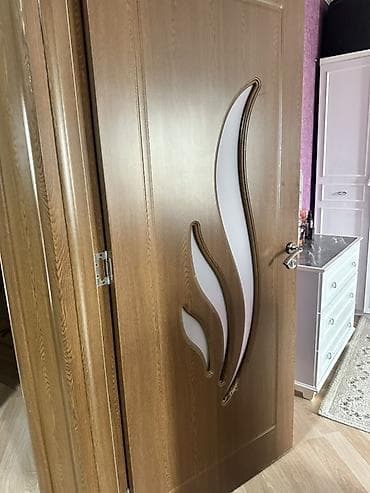 Otaq qapıları 4 ədəd.Biri 50 manata.Gəlib yerindən söküb aparacaqsız