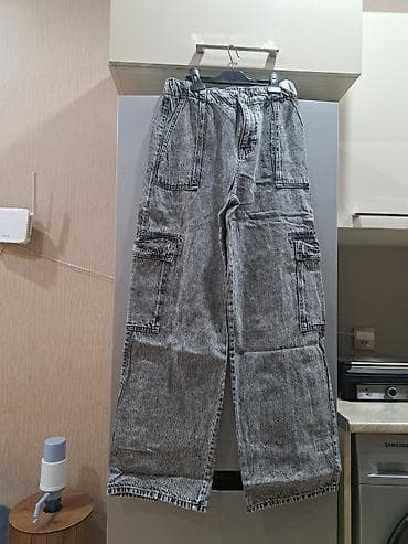 Geniş kəsimli, daş yuyulma effekti olan boz cins şalvar. - Model