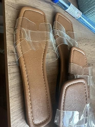 Basanoşka və səndəllər: Qadın üçün düz sandal – şəffaf zolaqlı. Iki olcusu var 39-40. Ve 38 — 3