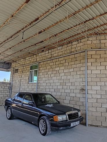 Mercedes-Benz 190E sedan - Korpus: qara rəng, klassik W201 kuzov -