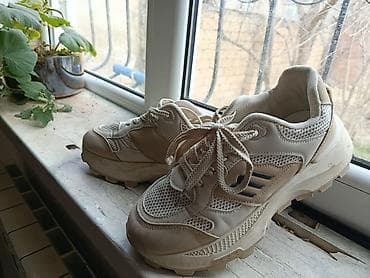 Qadın geyimləri: Bej rəngli uniseks idman ayaqqabısı - Model: “FASHION – Clothes — 2