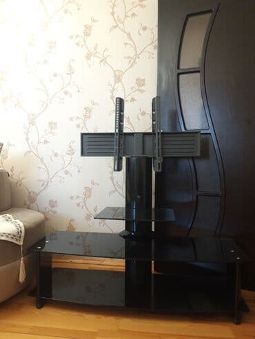 Dolablar: Tv stend əla vəziyyətdə
Eni 40 uzunu 120 — 2