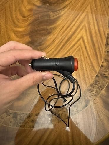 Avtomobil üçün 12V siqaret alışdırıcı çıxışından qidalanan
