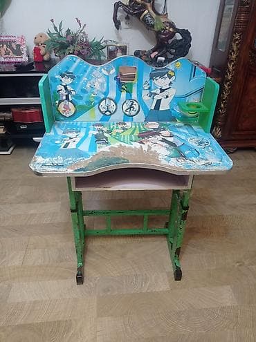 Ben 10 dizaynlı uşaq yazı masası. Masa rəngarəng Ben 10 personaj — 6