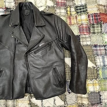 Dəbilqə düyməli motosiklet üslublu qara dəri gödəkçə. Razmer M,L, XL — 10