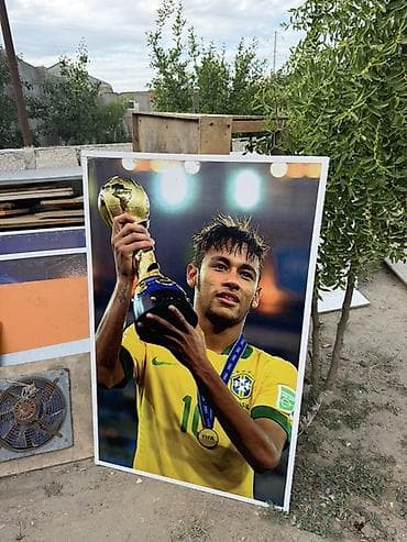 Mövzu: Böyük ölçülü dekorativ posterlər – futbol ulduzları və superkar — 2