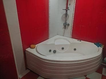 Künc yerləşimli hidromassajlı vann (jacuzzi) – akril materialdan
