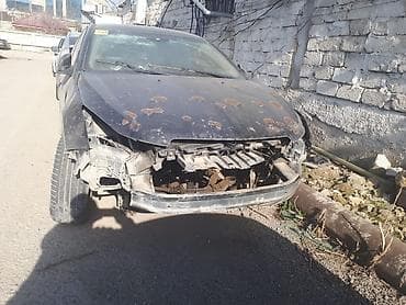 Chevrolet Cruze sedan bardura dəyib