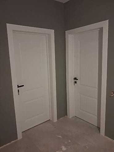 Ağ rəngli daxili qapı paneli - Klasik relyefli panelli dizayn