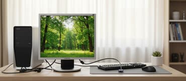 Kompyuter Monitor'u Köhnə Monitor olduğuna baxmayaraq normal qaydada