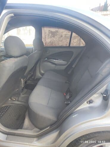 motosiklet telefon tutucu: Nissan Sunny: 1.6 l | 2008 il Sedan — 6