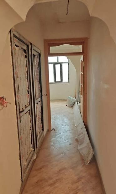 blue city evler: Salyan, 3 otaqlı, Köhnə tikili, 61 kv. m — 2
