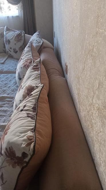 İşlənmiş, Künc divan, Divan
