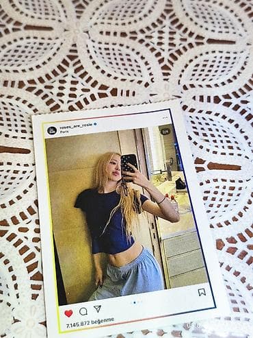 roselle: “ROSE” temalı Instagram kartı Təsvir: - Ön tərəfi sosial şəbəkə — 1
